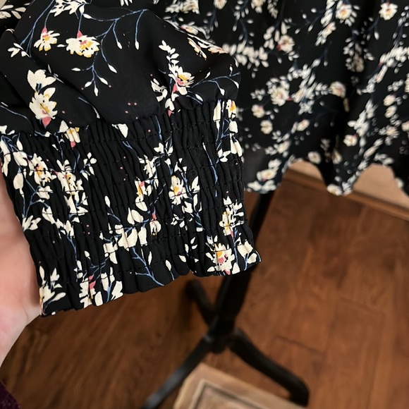 a.n.a.  A New Approach black floral small print shirt/blouse LARGE - Picture 8 of 17